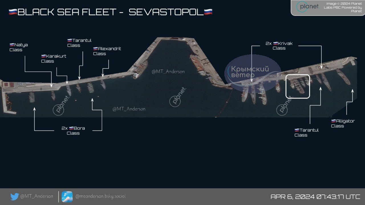 У мережі з'явилися супутникові фото підбитого у Криму корабля "Коммуна" 1