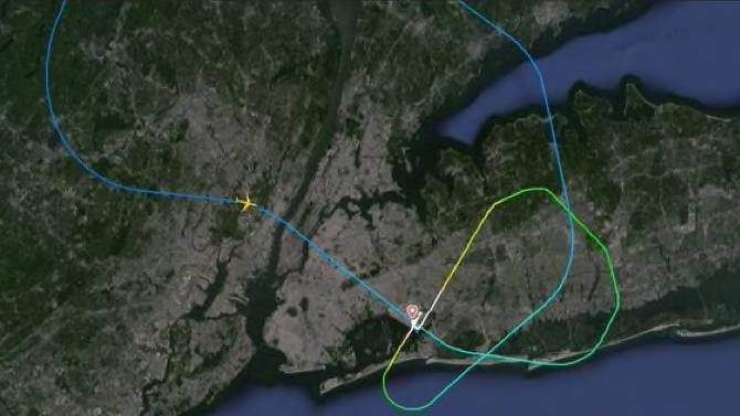 Дані Flightradar24 показують, що літак приземлився назад у Нью-Йорку після приблизно 33 хвилин у повітрі