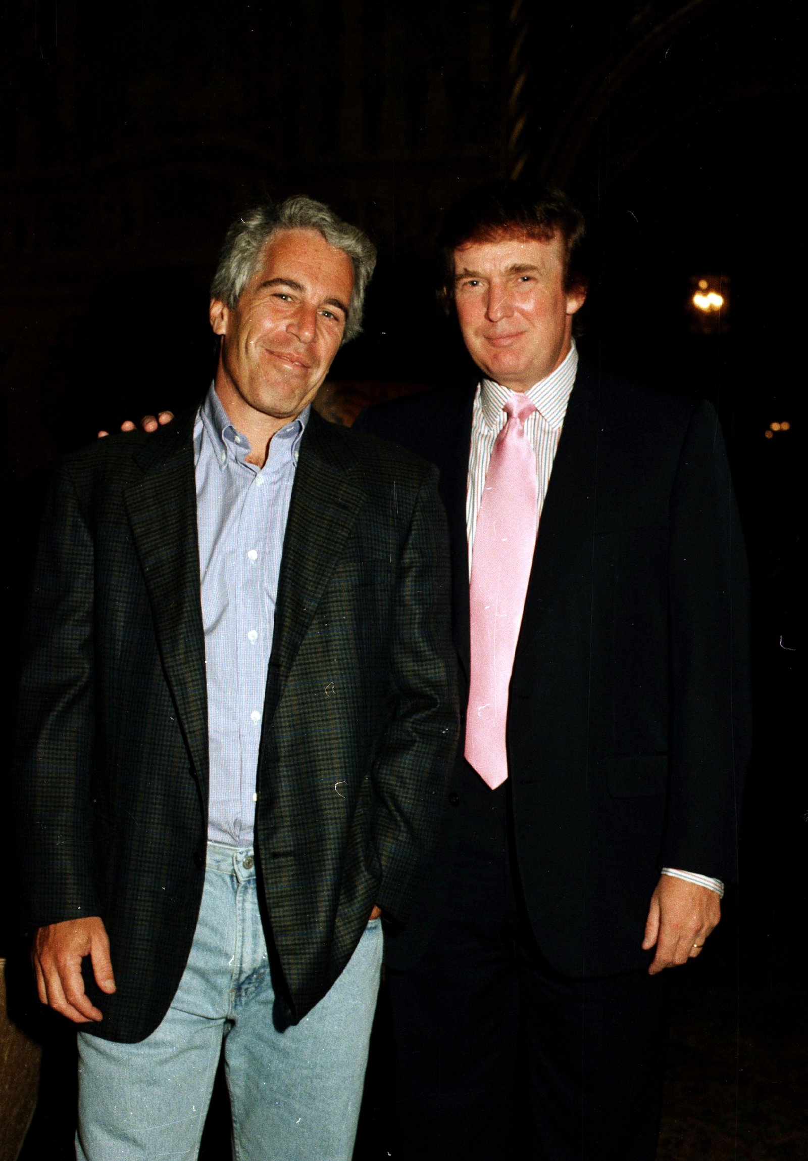 Джеффрі Епштейн та Дональд Трамп, 2000 рік. Фото: Getty Images