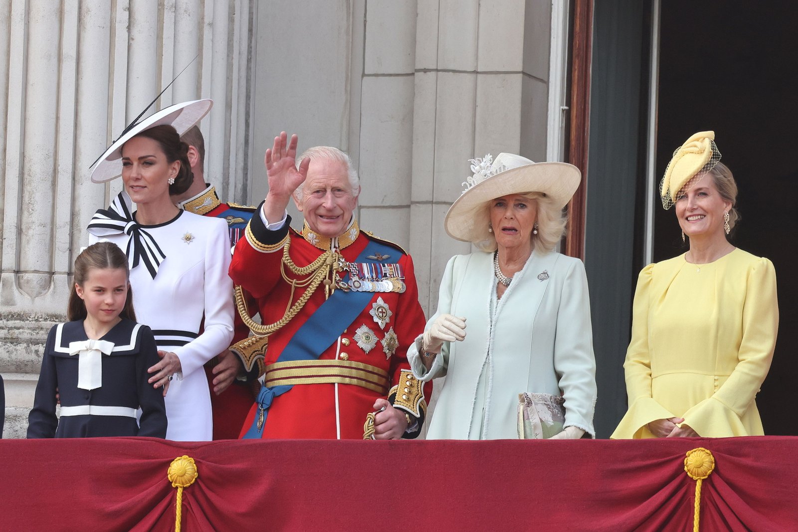З Чарльзом III, Каміллою Паркер-Боулз та герцогинею Единбурзькою Софі. Фото: Getty Images