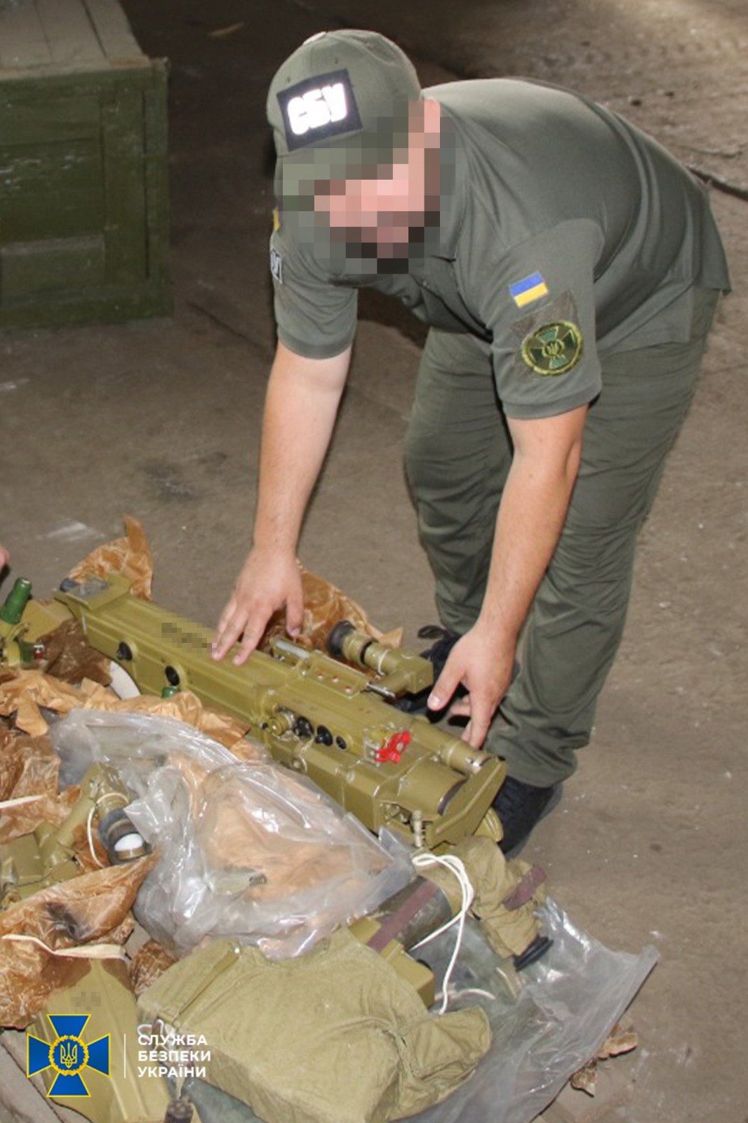 СБУ виявила цілий арсенал запчастин для важкого озброєння на нелегальних складах під Києвом 1