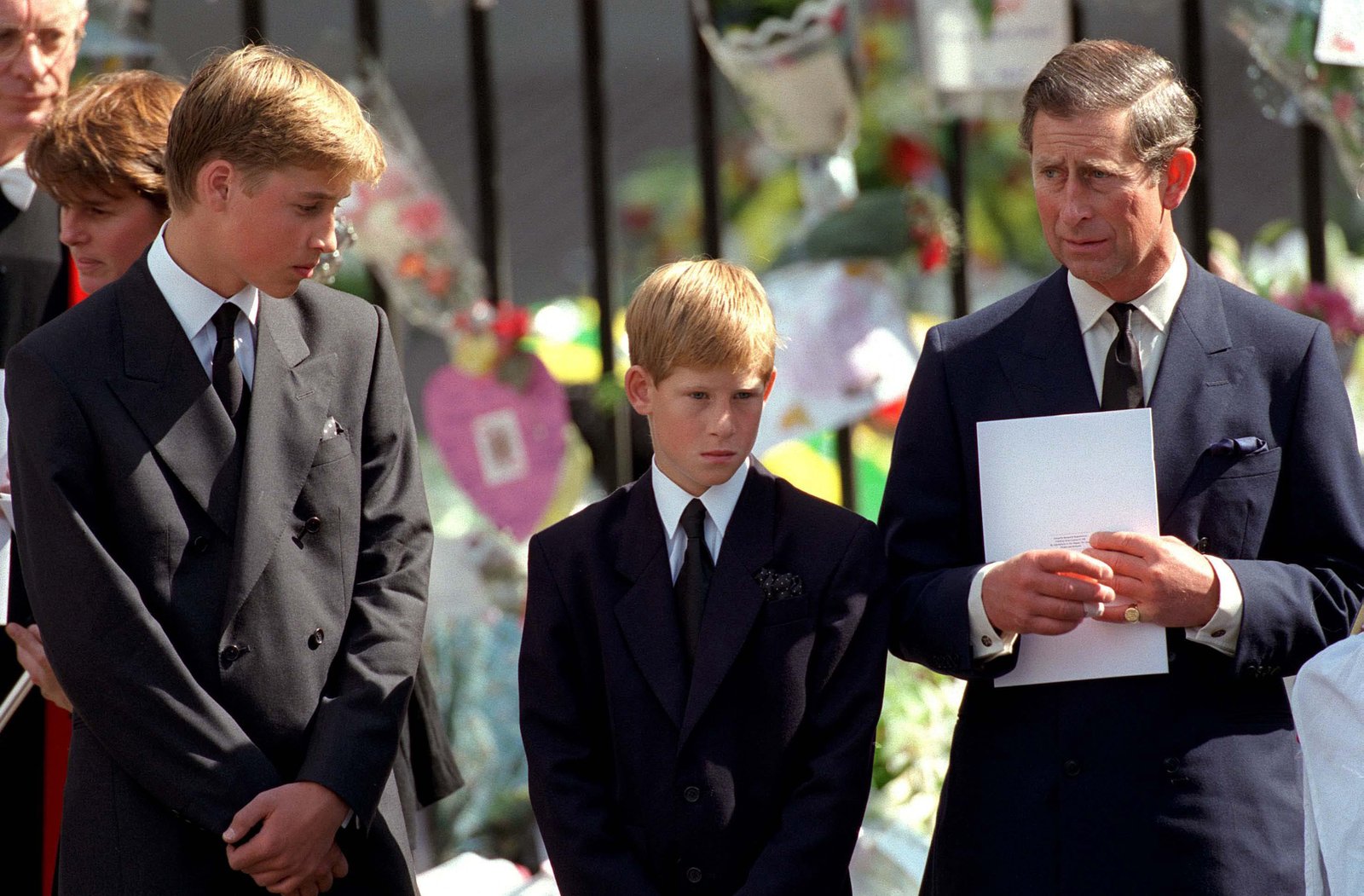 Вільям, Гаррі та Чарльз III на похороні Діани, 1997 рік. Фото: Getty Images