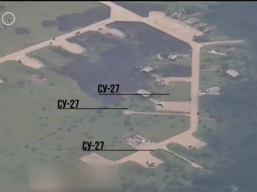Росіяни вдарили "Іскандерами" по аеродрому в Миргороді: брешуть про знищені літаки (фото, відео) 1