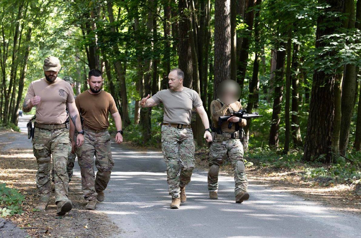 Сирський прибув на місце наступу ЗСУ та показав фото: Безугла знову не стрималася 1