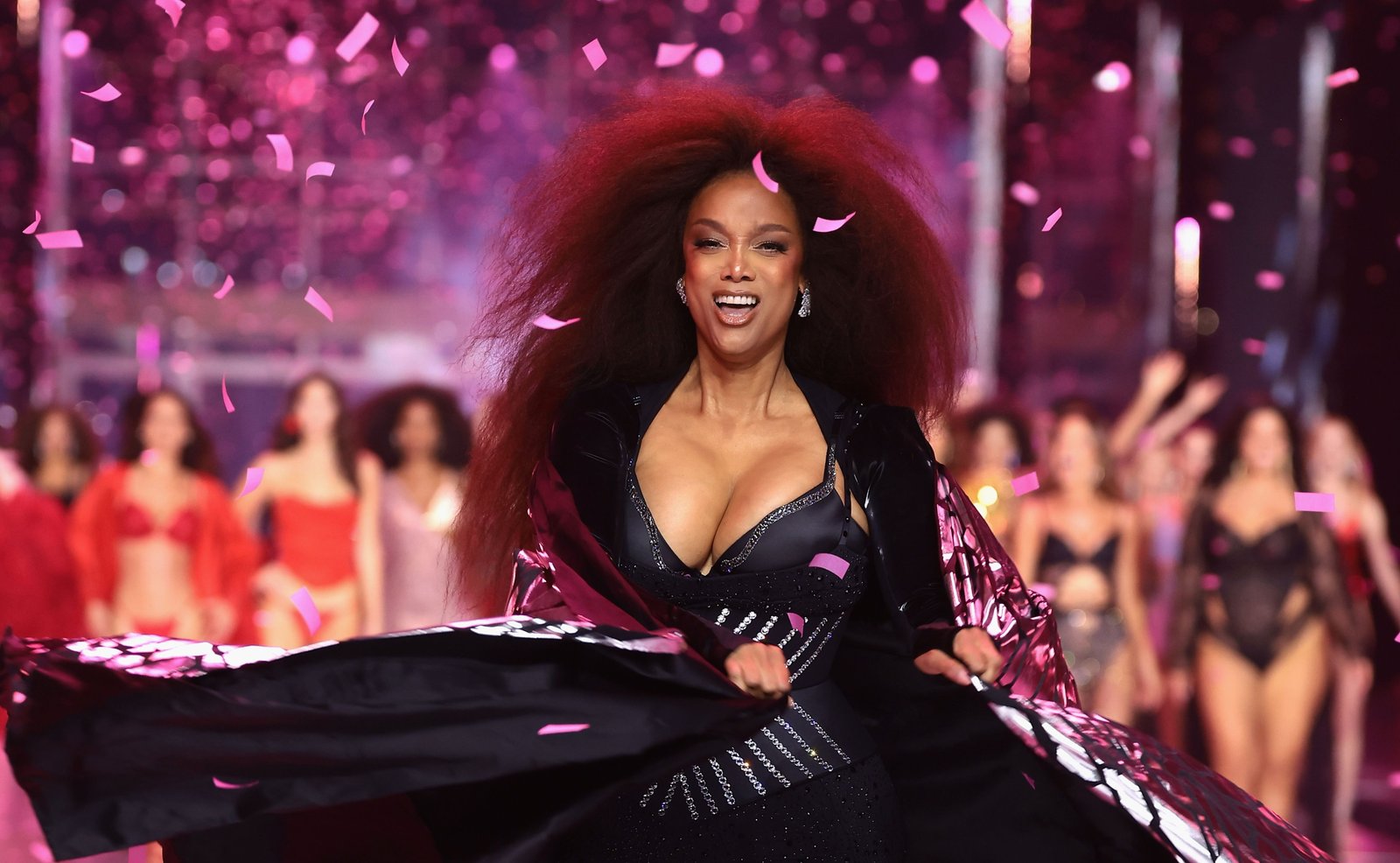 огромные груди Мешали огромные груди: одна из вернувшихся ангелов Victoria's Secret начала  паниковать - фото. Читайте на UKR.NET