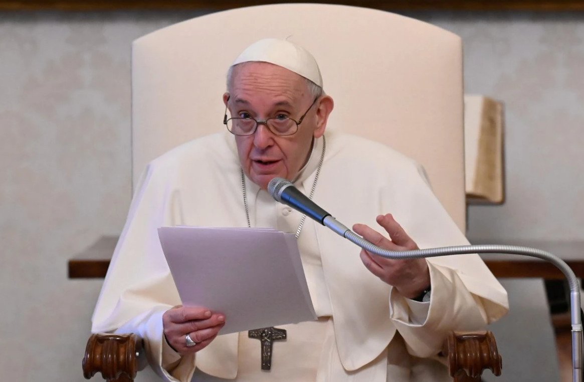 Поддерживает ли Папа Римский Франциск путина и приедет ли он в Украину