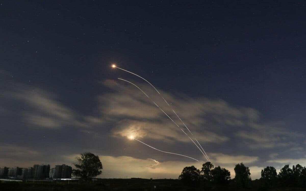 За ночь из Газы по Израилю выпустили 200 ракет