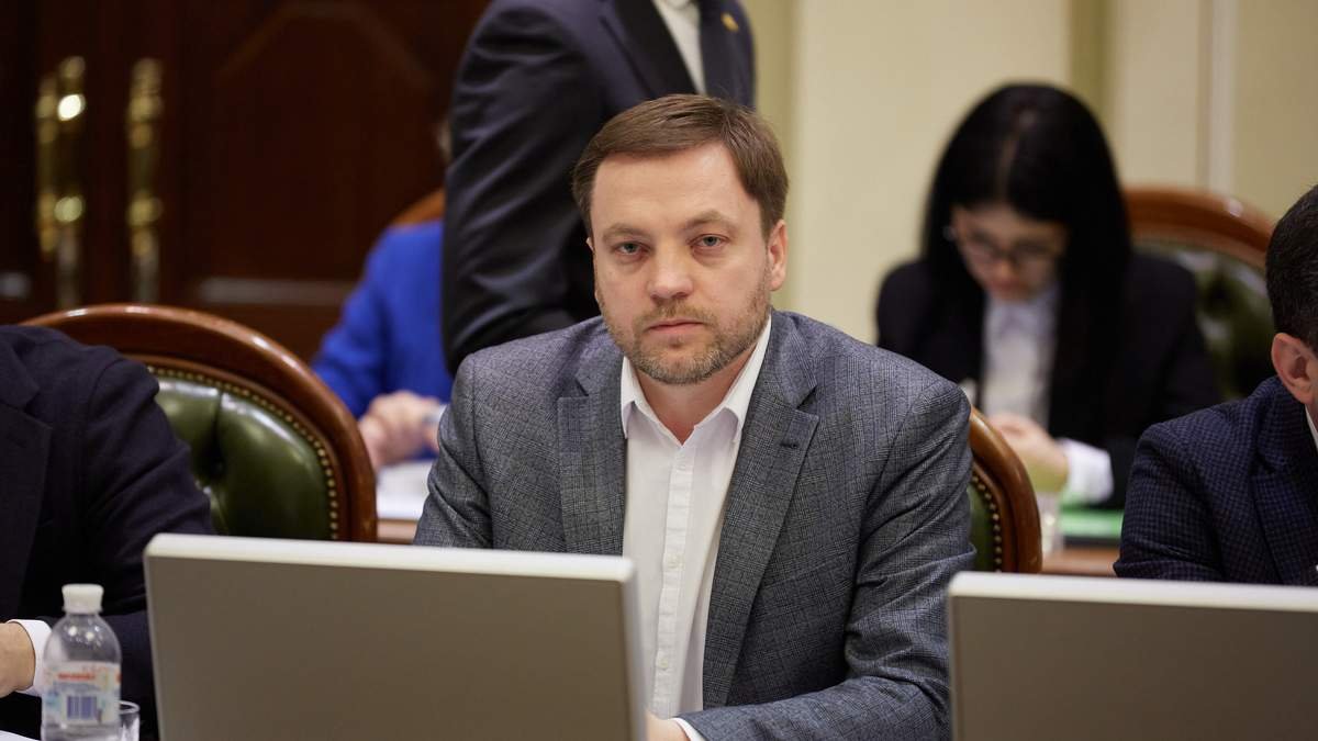 "Якщо якийсь "гіркін" спробує захопити адмінбудівлю - його на місці розстріляє спецназ", - Монастирський