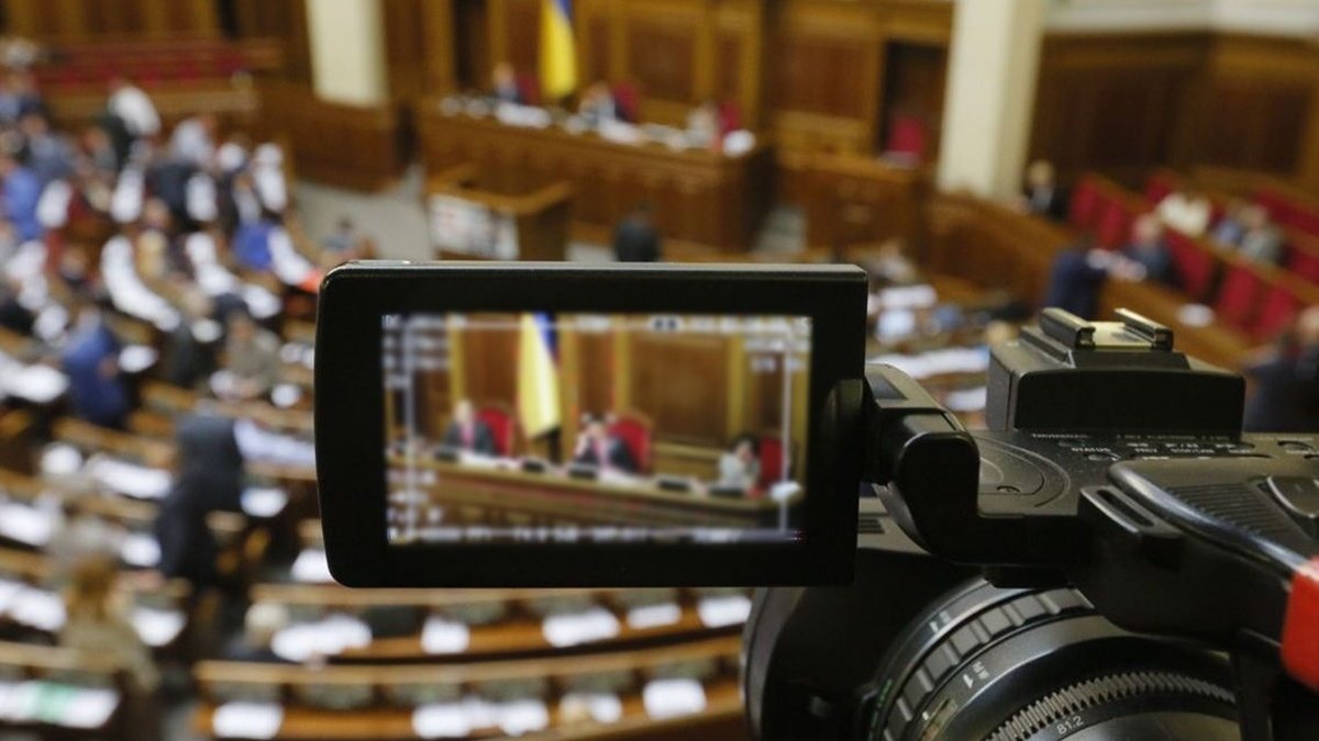 Рада увеличила количество журналистов, которые могут работать в парламенте