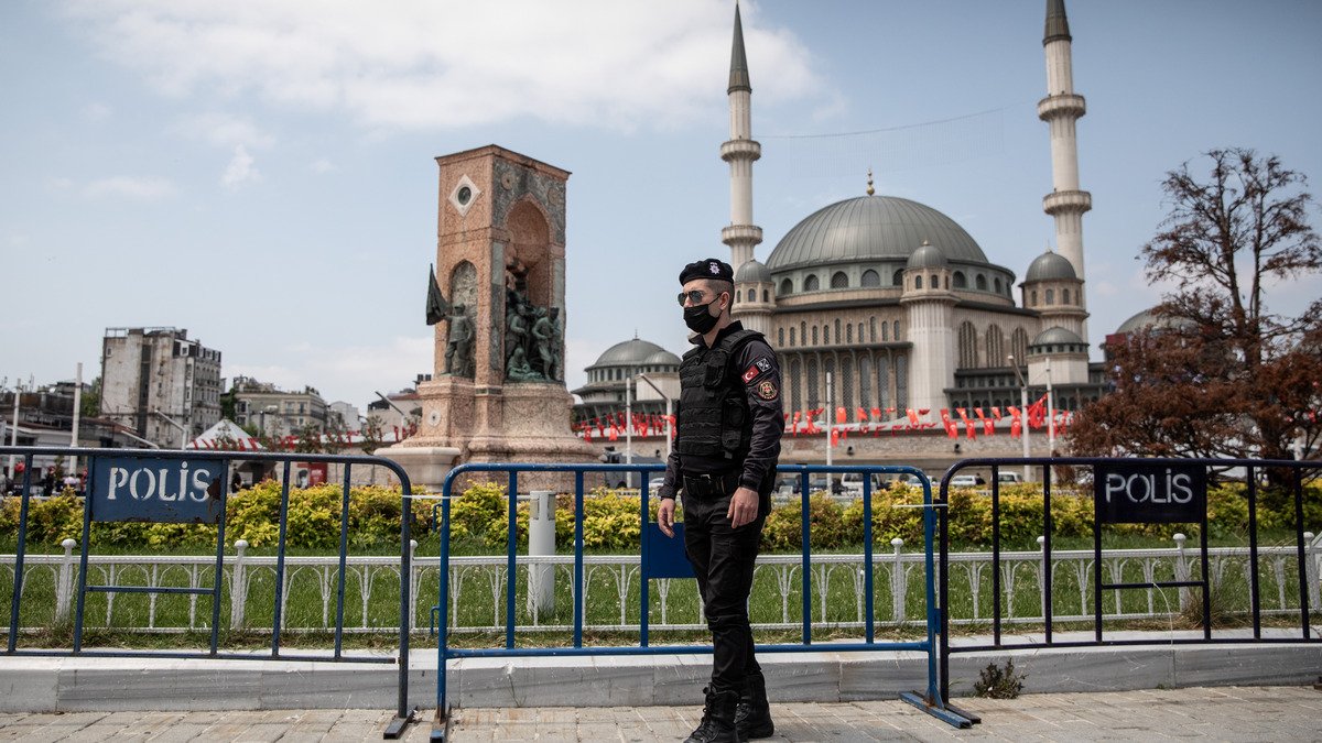 Группу украинских туристов не выпускают из Турции из-за смерти одного из участников: идёт расследование
