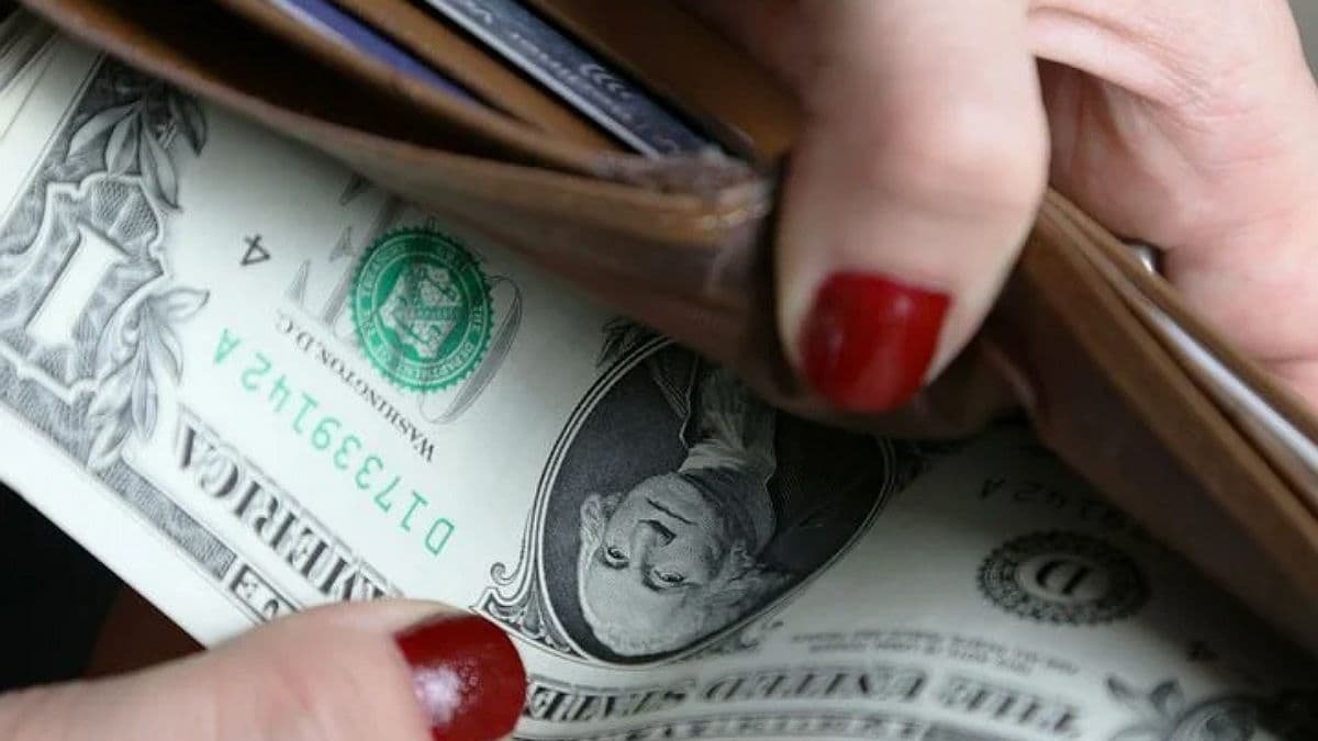 НБУ снова разрешил продавать иностранную валюту населению