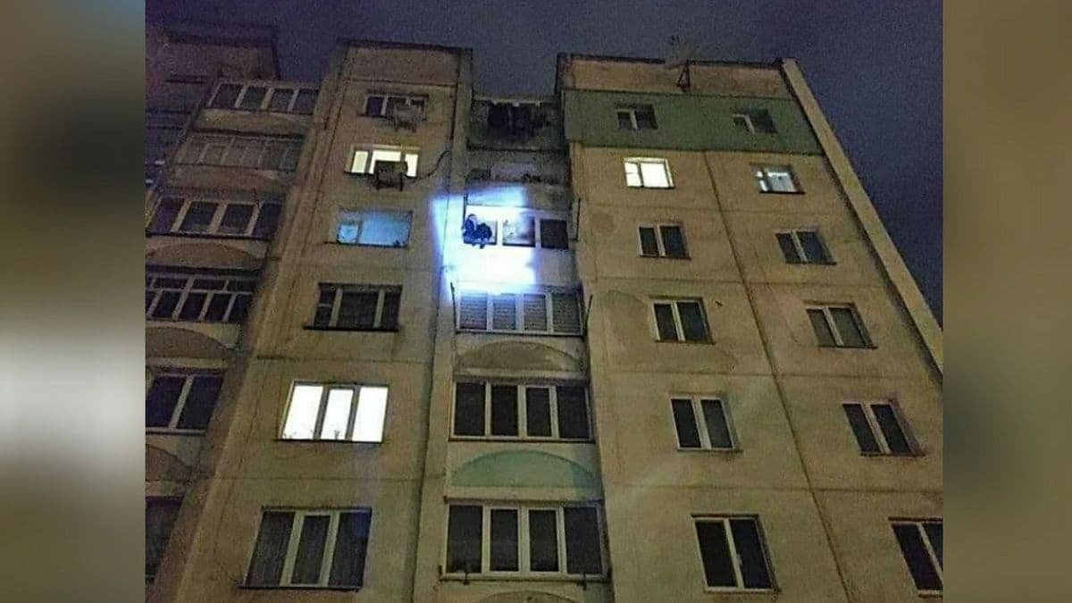В Хмельницком мужчина хотел покончить с собой и спрыгнул с 7 этажа, но упал на верёвки для белья