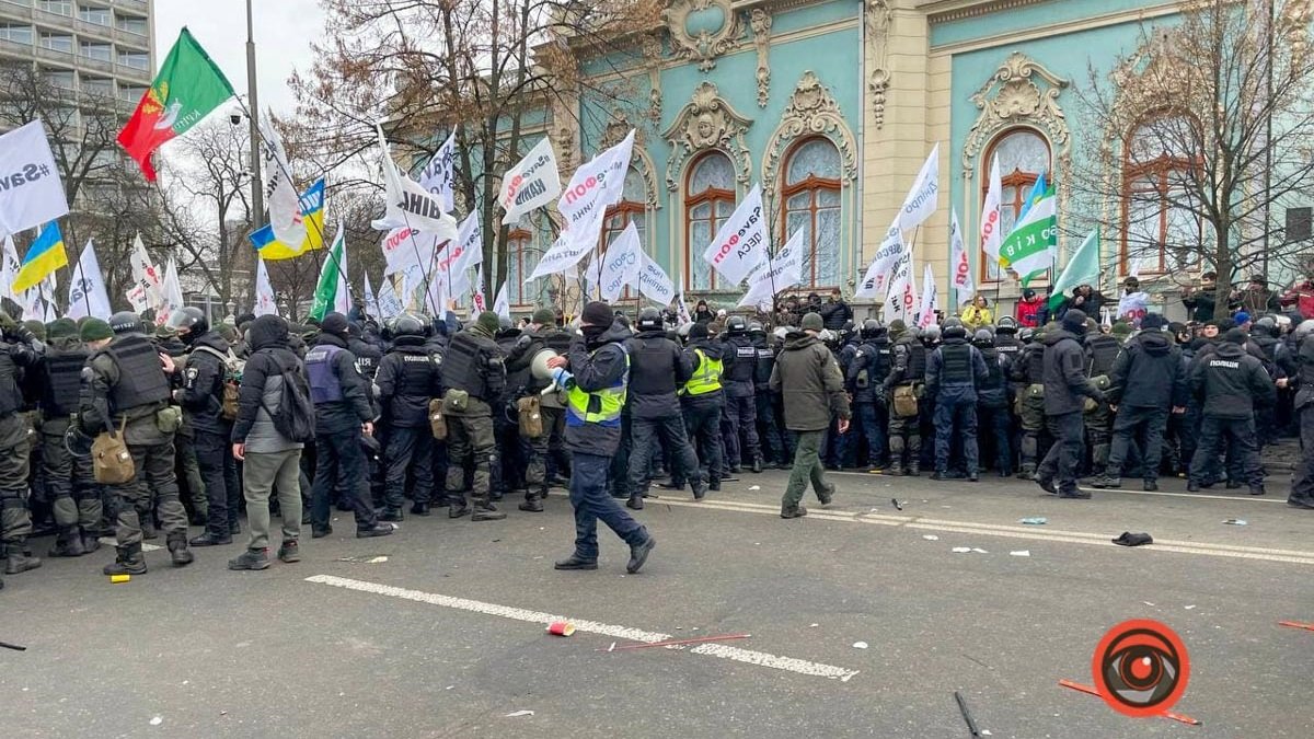 Мітинг ФОПів у Києві: протестувальники перекрили дороги, розпочалися сутички з поліцією