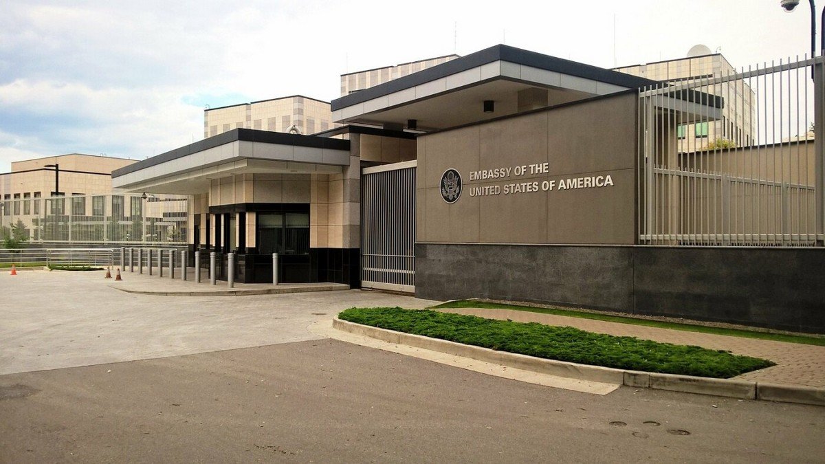 Співробітники посольства США переїхали зі Львова до Польщі