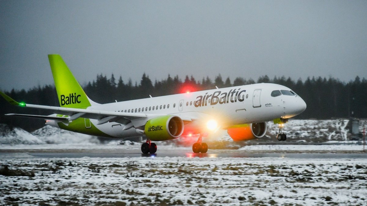 Авиакомпания AirBaltic отменила ночные рейсы в Украину