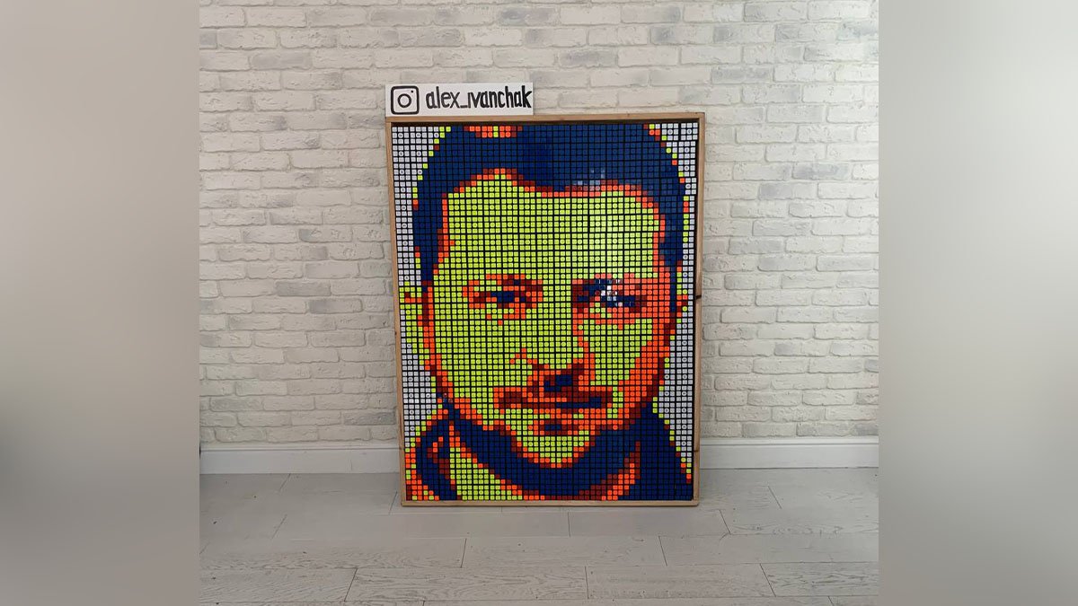 Рекордсмен Украины по сбору кубика Рубика сложил из них портрет Зеленского