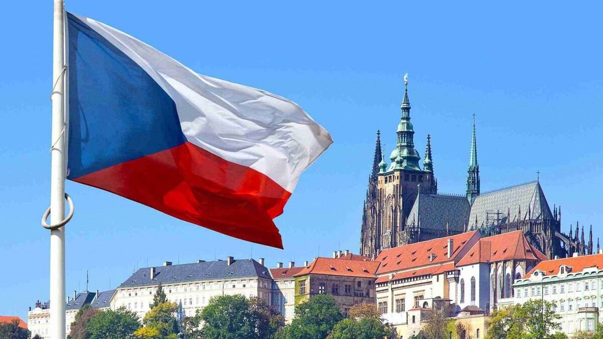 Жители Чехии отправляют по 1 968 крон в поддержку Украины в память о советском вторжении