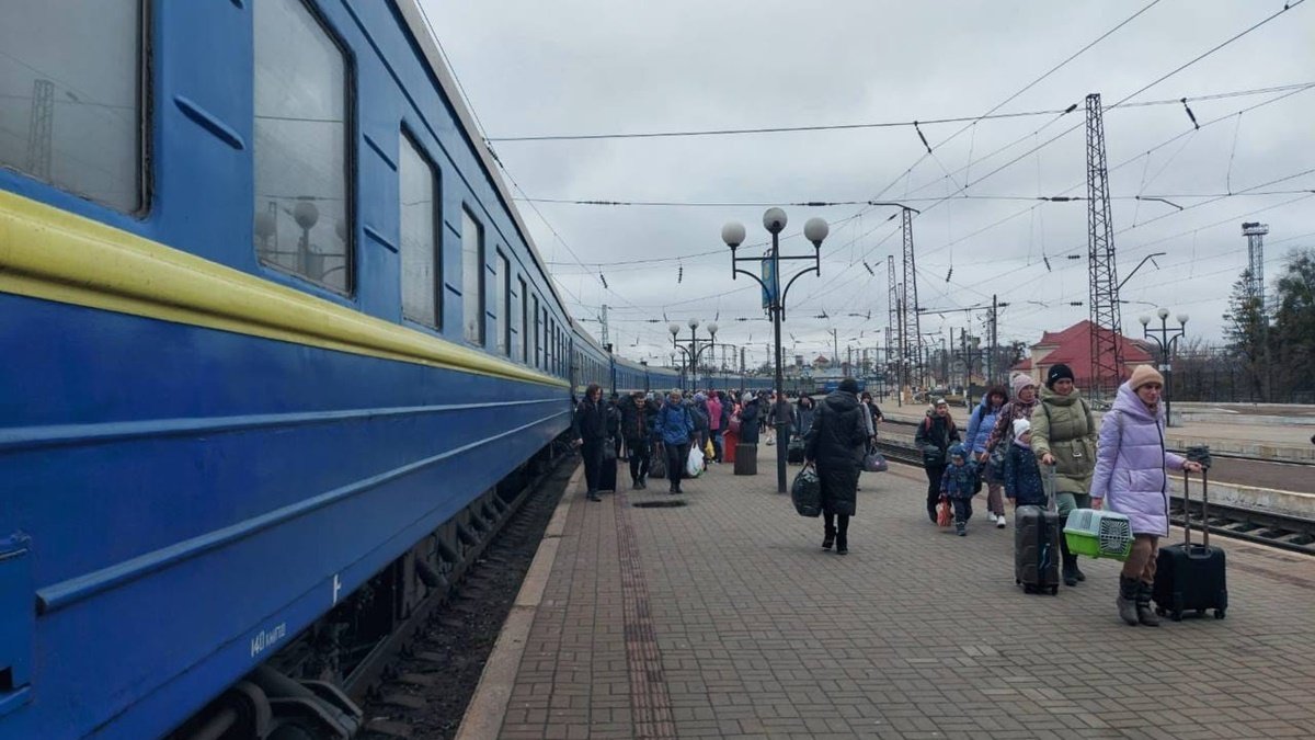 «Укрзалізниця» назначила дополнительные эвакуационные рейсы на 4 апреля: график
