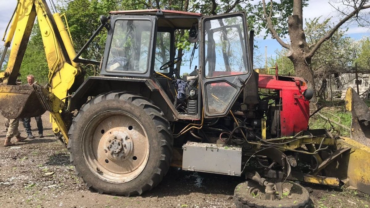 У Тростянці біля лікарні на міні підірвався трактор: постраждав мирний житель