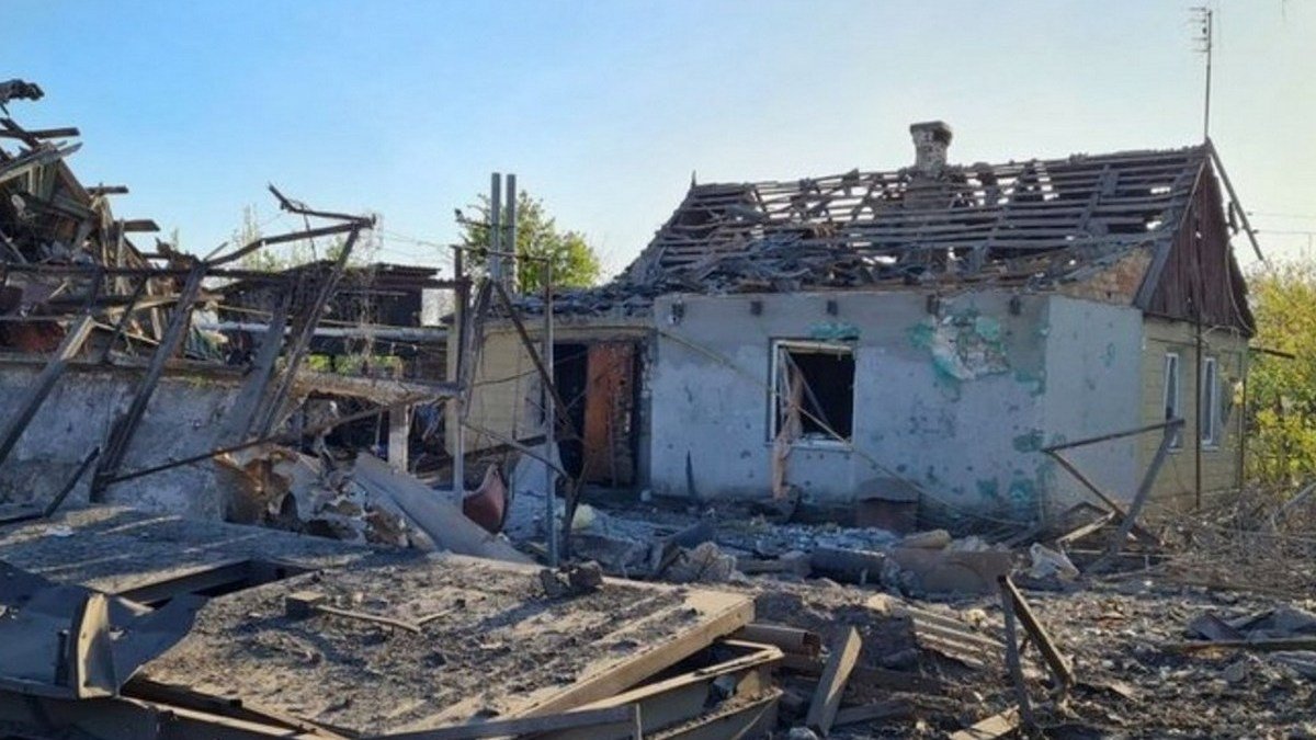 Боевики нанесли ракетные удары по посёлку в Запорожской области: разрушены более 50 домов, погиб мирный житель