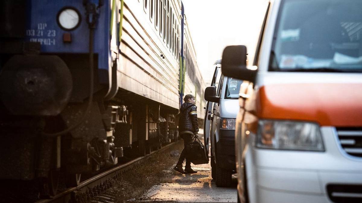 УЗ назначила дополнительный эвакуационный поезд на 18 мая