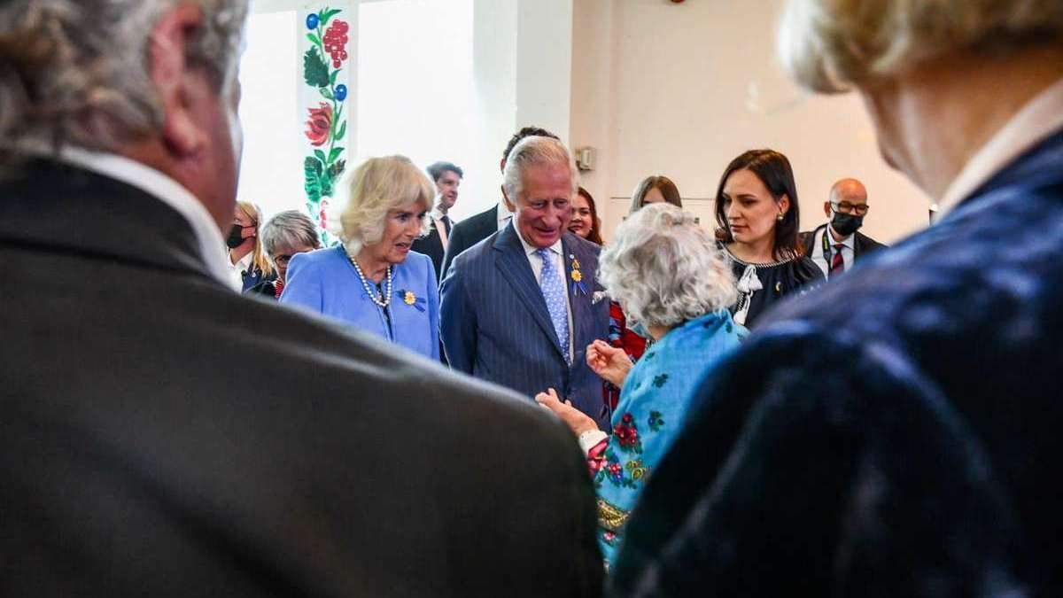 Принцу Чарльзу подарували українську марку «Русский корабль иди…»