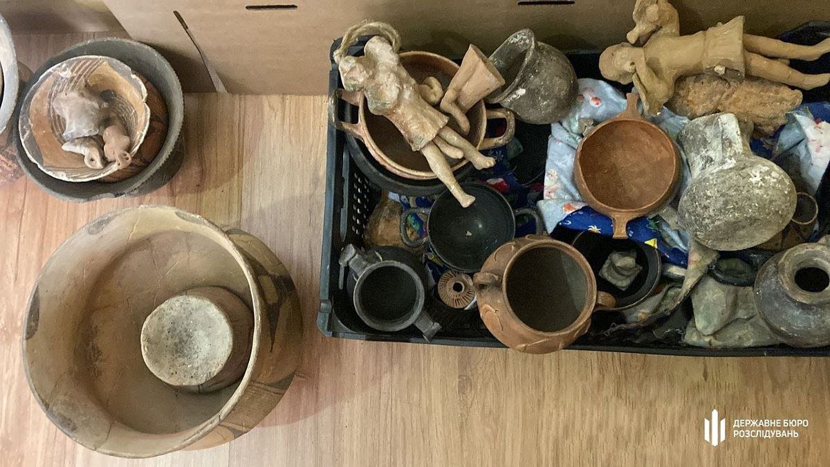 Скифские мечи, монеты и посуда Трипольской культуры: экс-депутат похитил более 6 тысяч уникальных артефактов из музеев Крыма