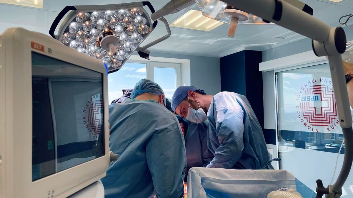 Во Львове хирурги провели уникальную «free flap» операцию, благодаря которой пациенту сохранили ногу от ампутации