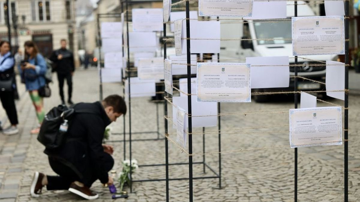 "Дипломи, які ніколи не видадуть": у Львові вшанували пам’ять загиблих студентів через російську агресію