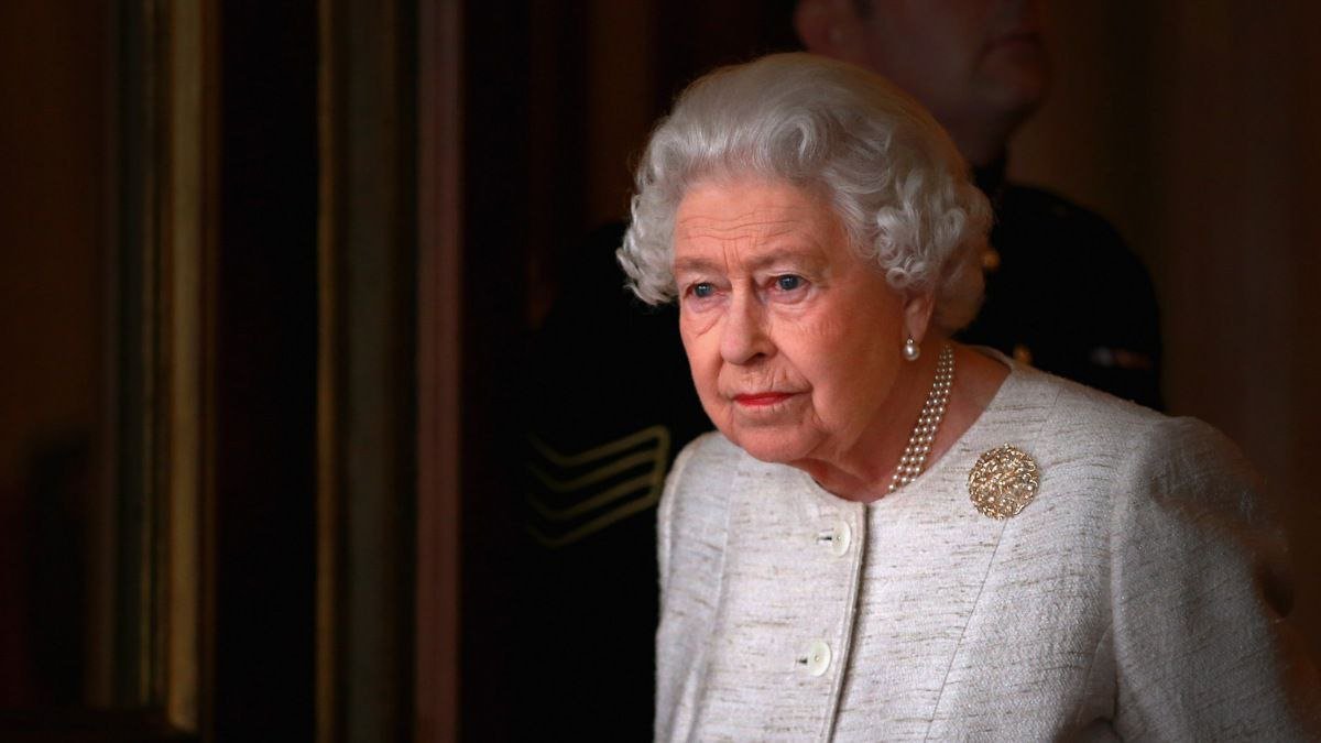 Королева Елизавета II под наблюдением врачей: её внуки срочно приехали в замок