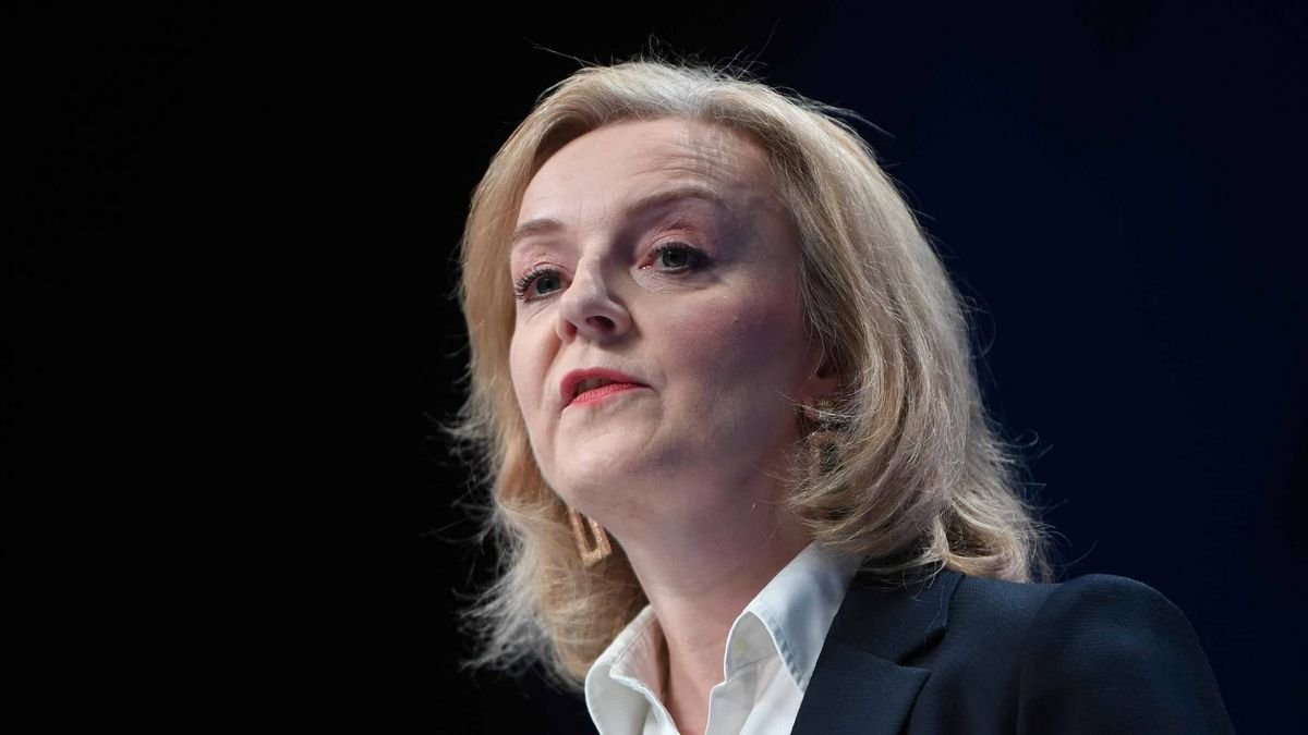 Как отставка Лиз Трасс может повлиять на ситуацию в Украине? Экспертное мнение