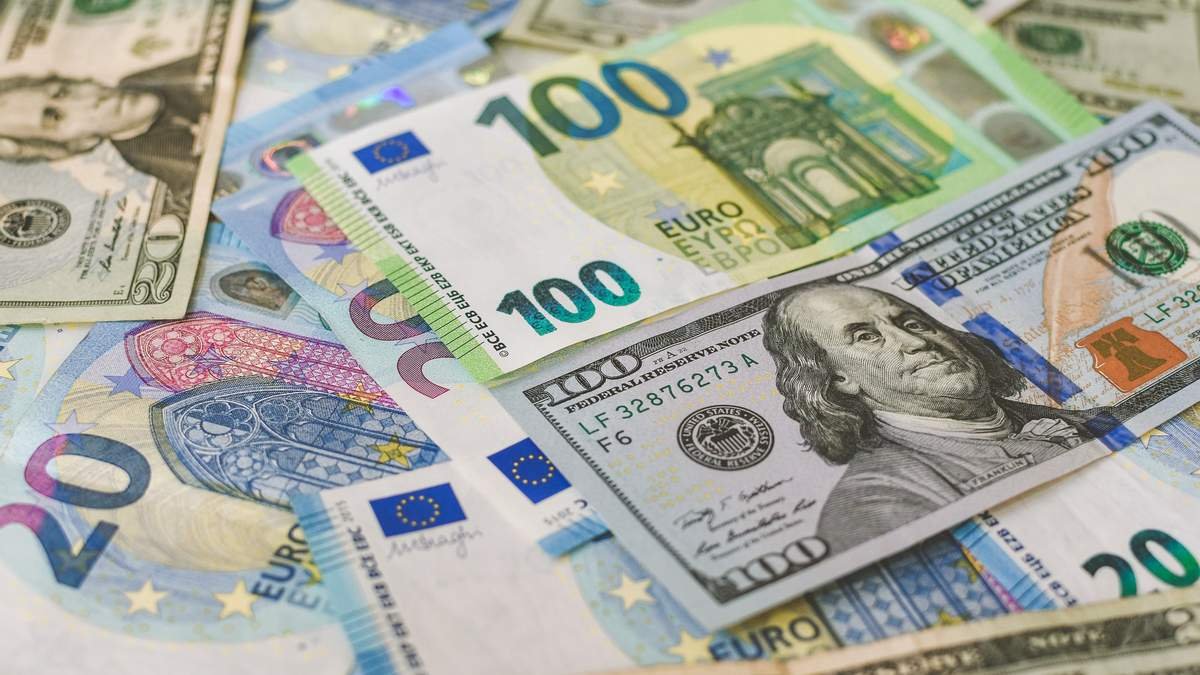 Евро упал в цене, сколько стоит доллар? Курс валют на 24 октября в Украине