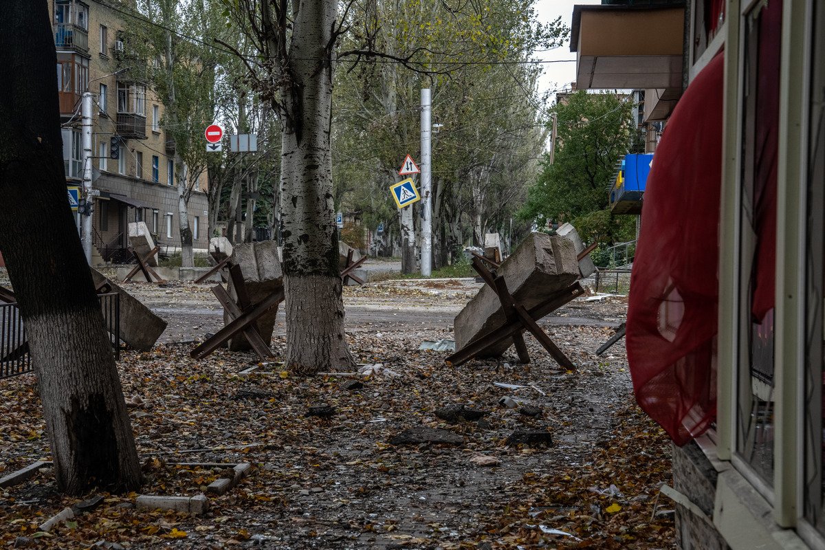 Одна з вулиць в Бахмуті Одна з вулиць в Бахмуті