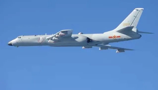 Китайські бомбардувальники, увійшовши до зони KADIZ, загрожують безпеці Північної Кореї Китайські бомбардувальники, увійшовши до зони KADIZ, загрожують безпеці Північної Кореї