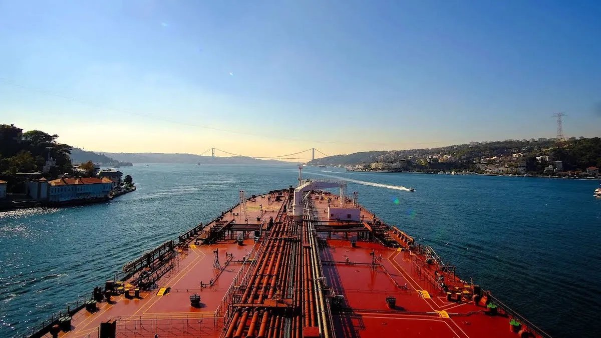 Ограничение цен на российскую нефть в действии: у берегов Турции образовалась пробка из танкеров
