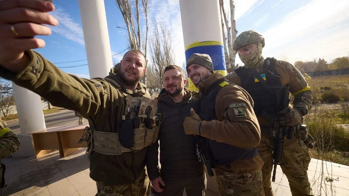 "Пишаємось, захоплюємось, дякуємо": Зеленський привітав захисників та захисниць із днем ЗСУ