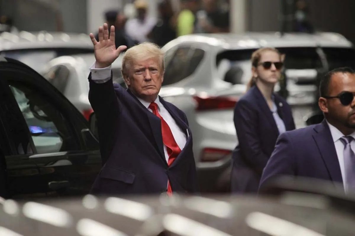 Трамп заявляє про політичне переслідування Трамп заявляє про політичне переслідування
