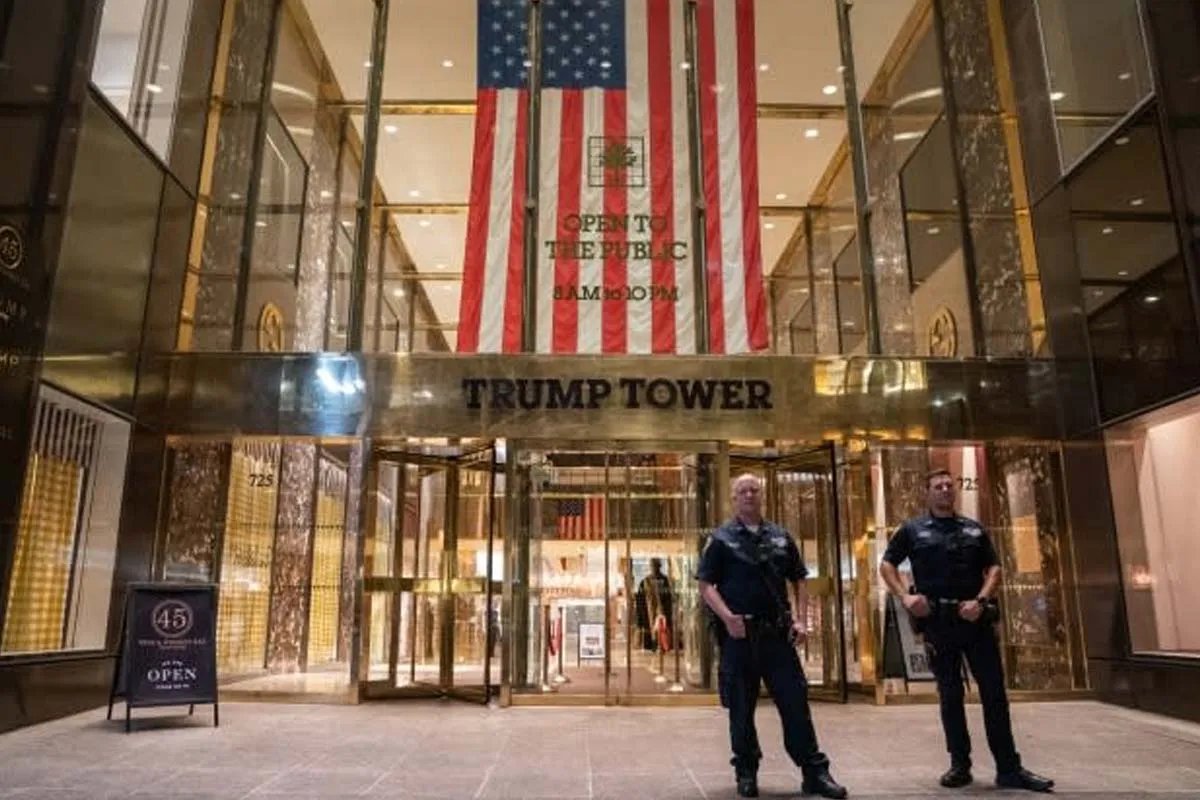 Щоб задовільнити вимогу суду, «Вежу Трампа» в Нью-Йорку обшукали спеціально найняті працівники Щоб задовільнити вимогу суду, «Вежу Трампа» в Нью-Йорку обшукали спеціально найняті працівники