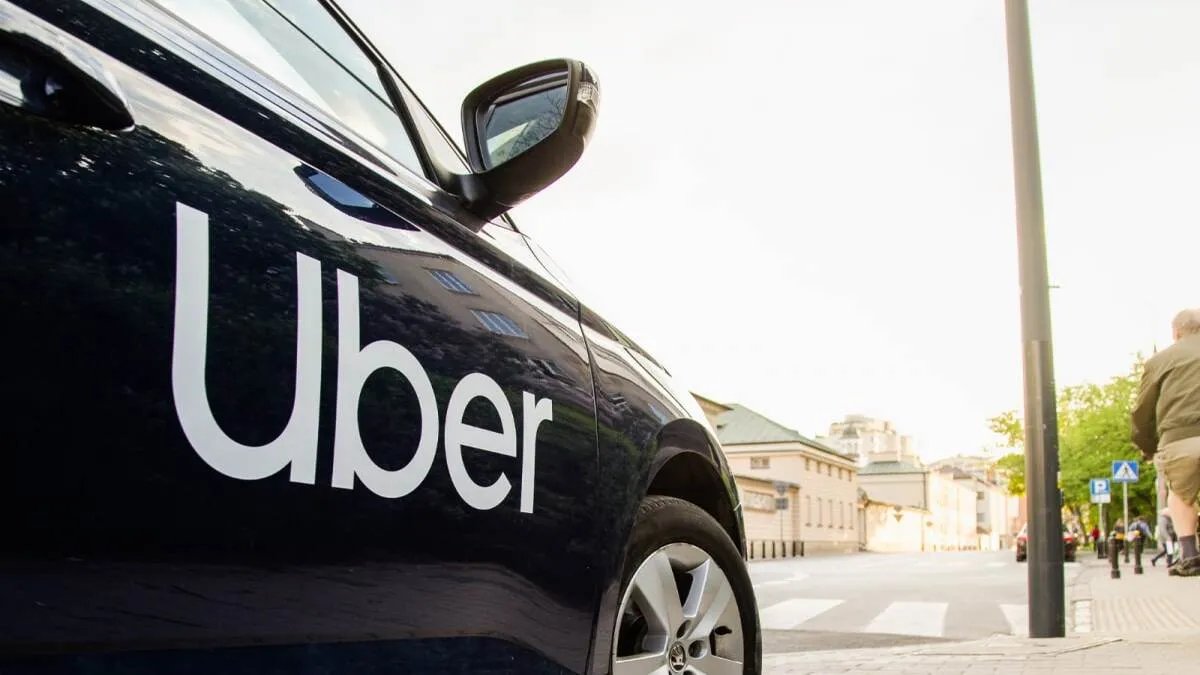 Uber будет возить украинских медиков бесплатно