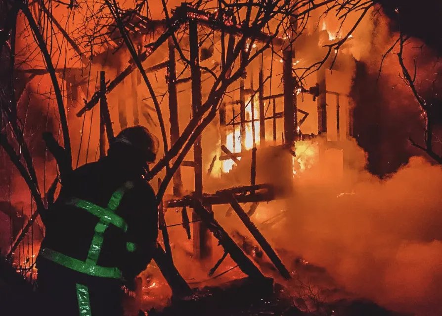 Пожар в Киеве — загорелся дом