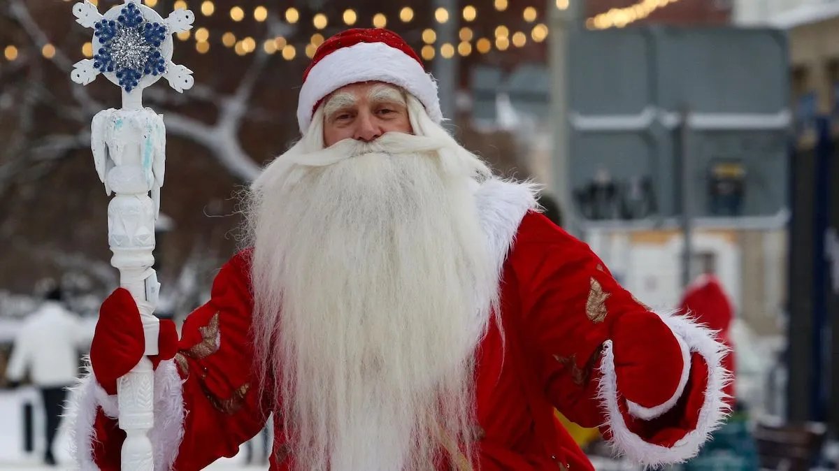 В Сумской области мэр написал обращение в СБУ из-за Деда Мороза в одной из школ