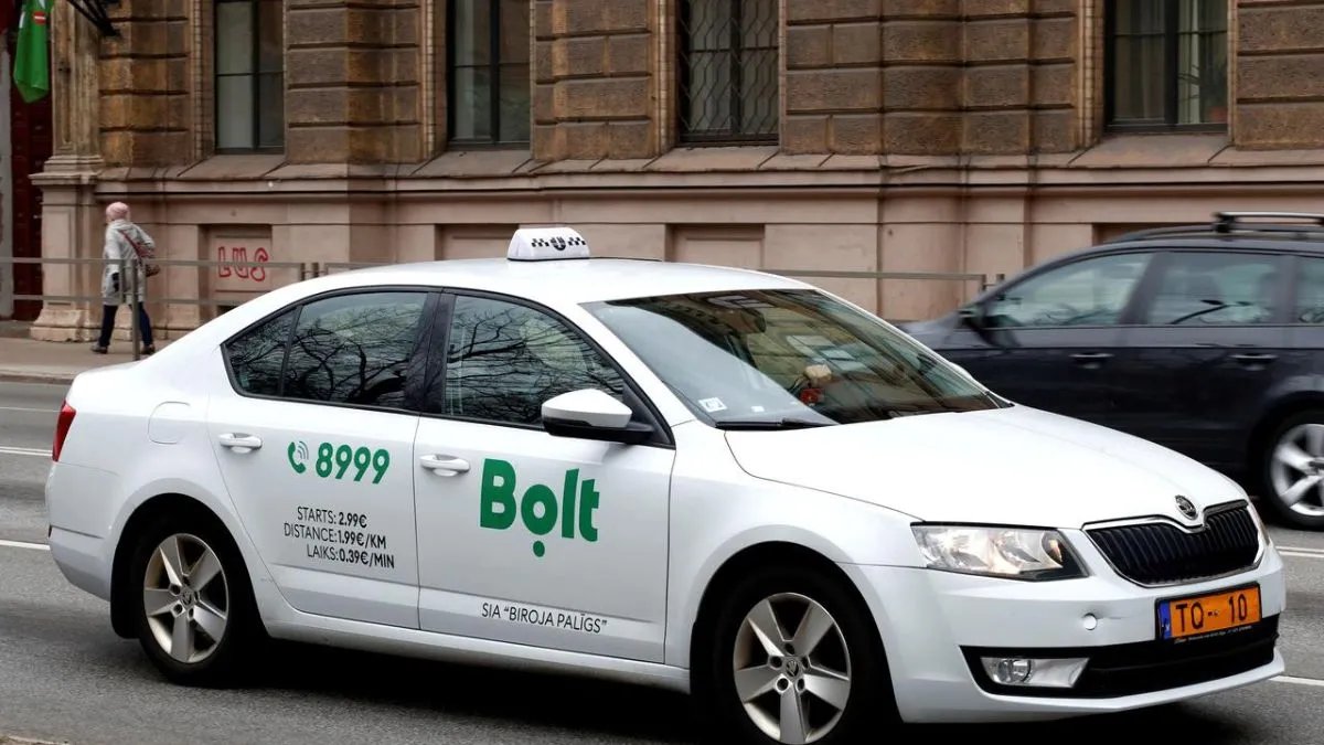 Таксист Bolt заблокировал въезд во двор. В компании объяснили, что делать в таком случае