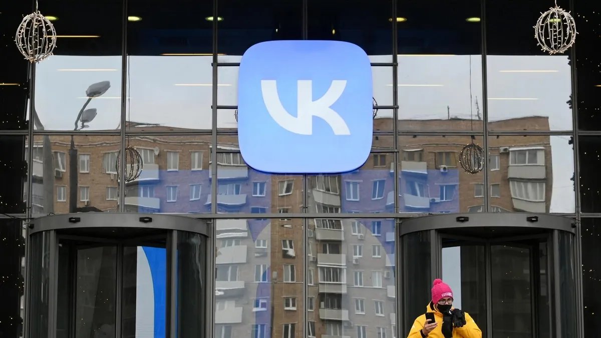 Керівництво VK погрожує звільнити всіх співробітників, хто виїхав з росії
