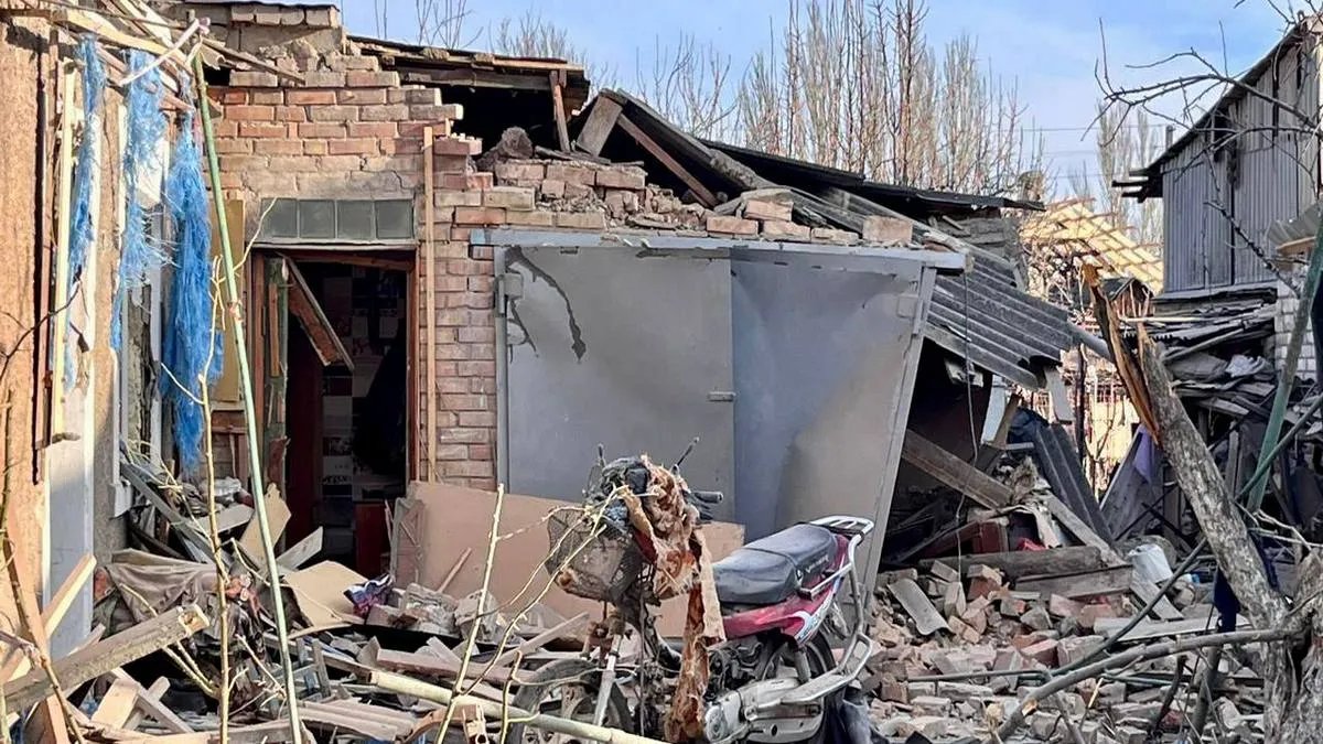 Окупанти з важкої артилерії обстріляли Дніпропетровщину: зруйновано будинки