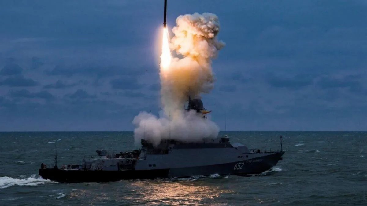 Россия вывела в Черное море корабли на боевое дежурство: среди них есть ракетоносители