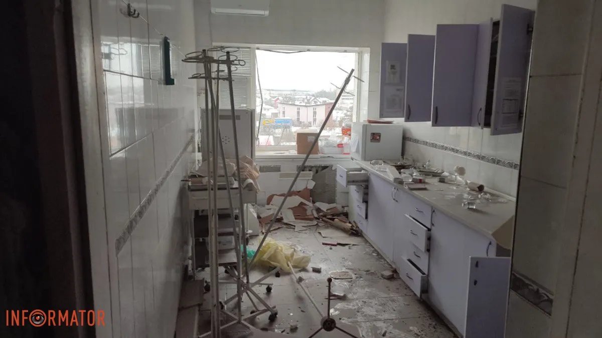 Массированный обстрел Херсона: в сети появились фото последствий