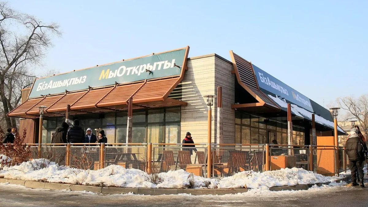 У трьох містах Казахстана відновили роботу всі колишні ресторани McDonald's під іншим брендом