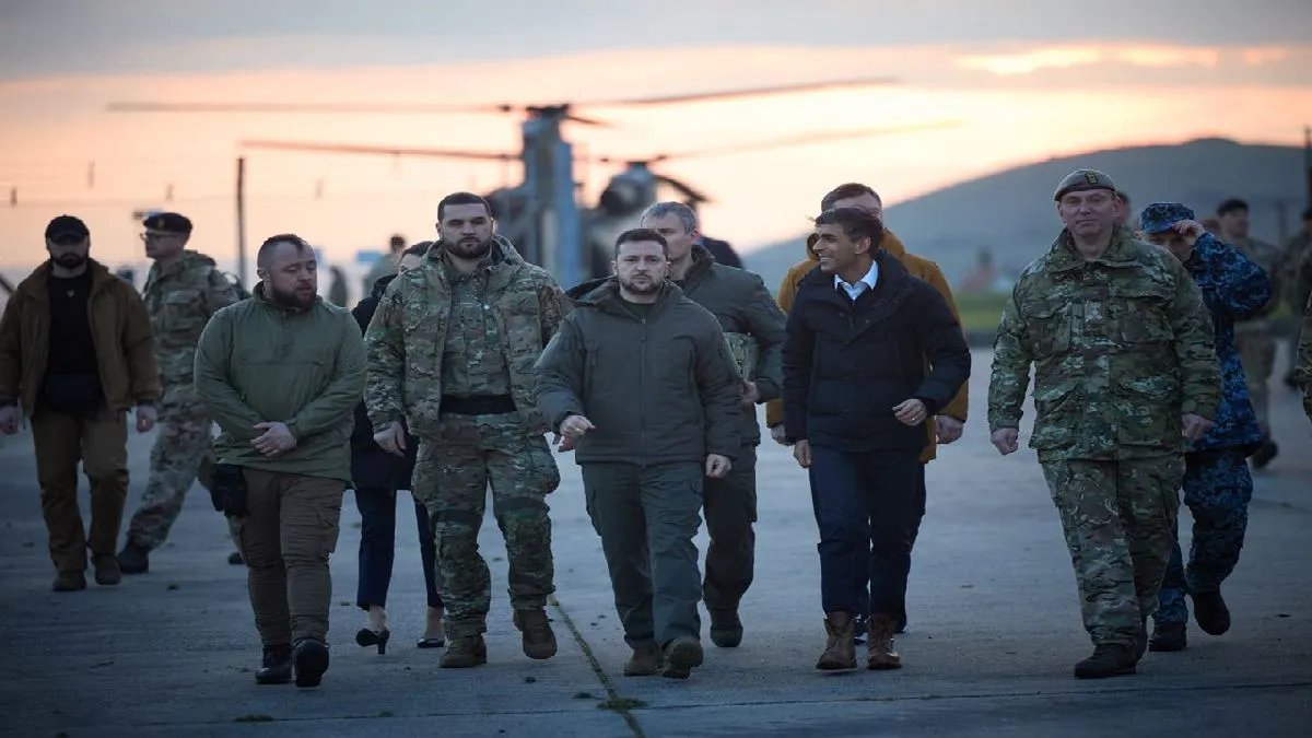 Зеленский встретился с украинскими военными, проходящими подготовку в Британии