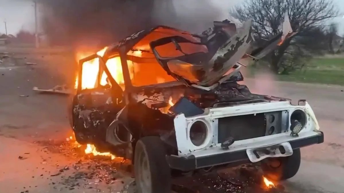 В окупованому Скадовську згоріло авто командиру патрульно-постової служби рф: подробиці