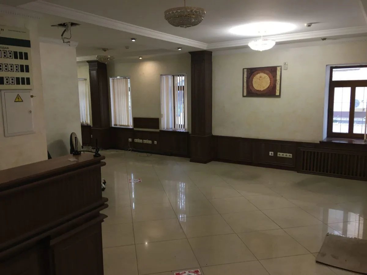 Придбана будівля
